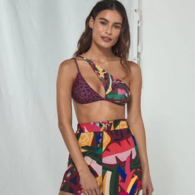 Renner apresenta diversidade de modelos e estilos em suas novidades de moda praia