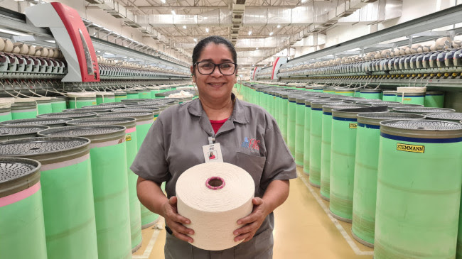 Pesquisa revela que mulheres  dominam a indústria têxtil e de confecção