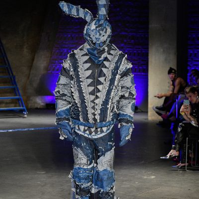 Santista Jeanswear comemora 50 anos do denim no Brasil com desfile na Casa de Criadores