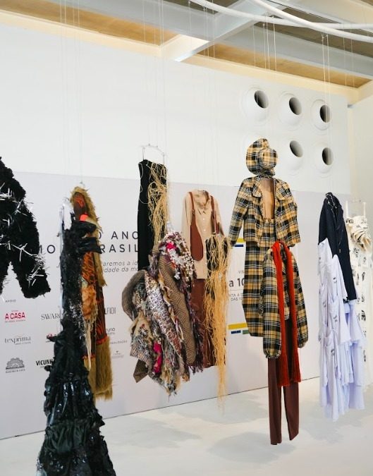 EXPOSIÇÃO GRATUITA “60 ANOS DA MODA BRASILEIRA” ESTÁ EM EXIBIÇÃO EM SÃO PAULO