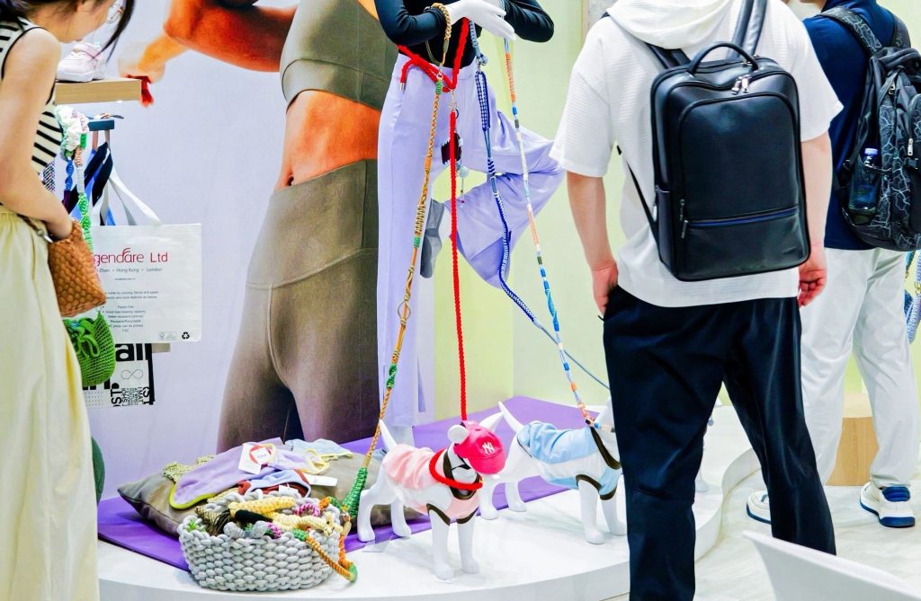 Moda pet impulsiona inovação funcional e sustentável na Intertextile Shanghai