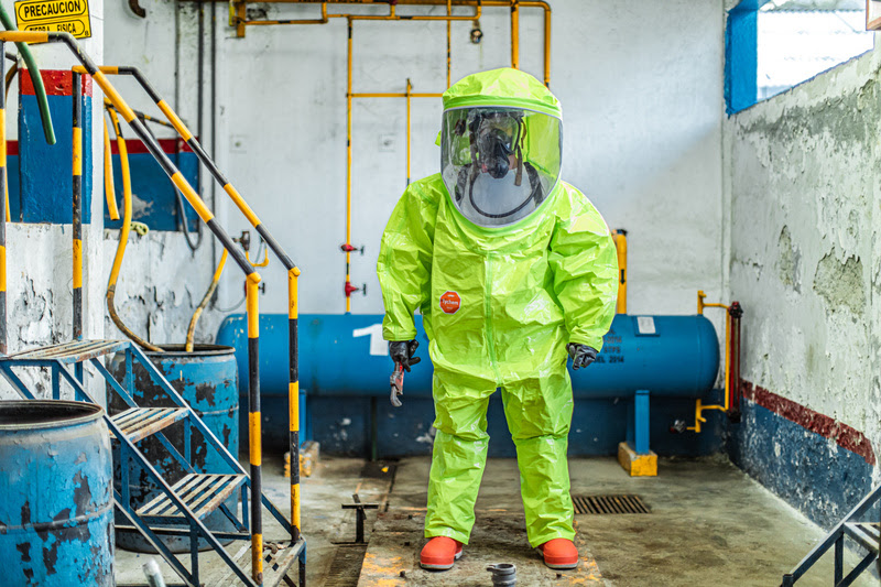 Vestimenta de alta performance suporta mais de 300 substâncias químicas