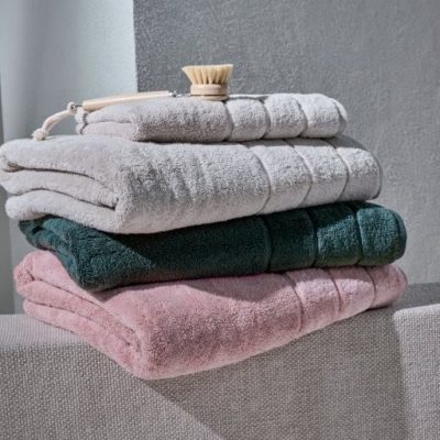 Mundo do Enxoval apresenta “Inverno Tátil”, coleção que celebra o toque e revisita ícones da marca
