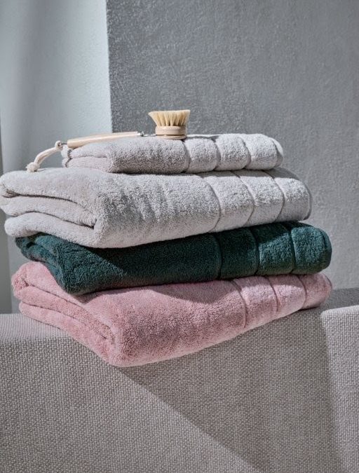 Mundo do Enxoval apresenta “Inverno Tátil”, coleção que celebra o toque e revisita ícones da marca