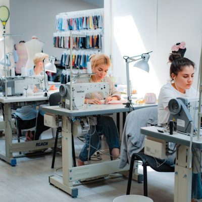 Varejo de moda avança na agenda de trabalho digno por ambientes mais seguros e relações de trabalho responsáveis na cadeia produtiva