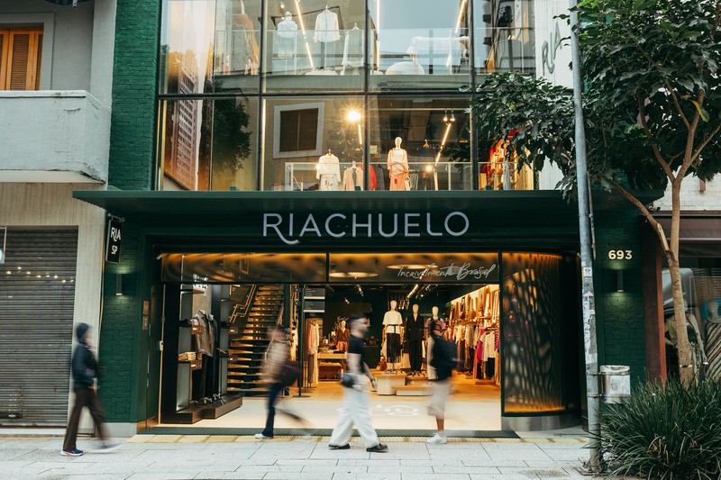 Riachuelo inaugura loja com seu novo conceito de experiência na Oscar Freire e avança em fase de expansão e posicionamento
